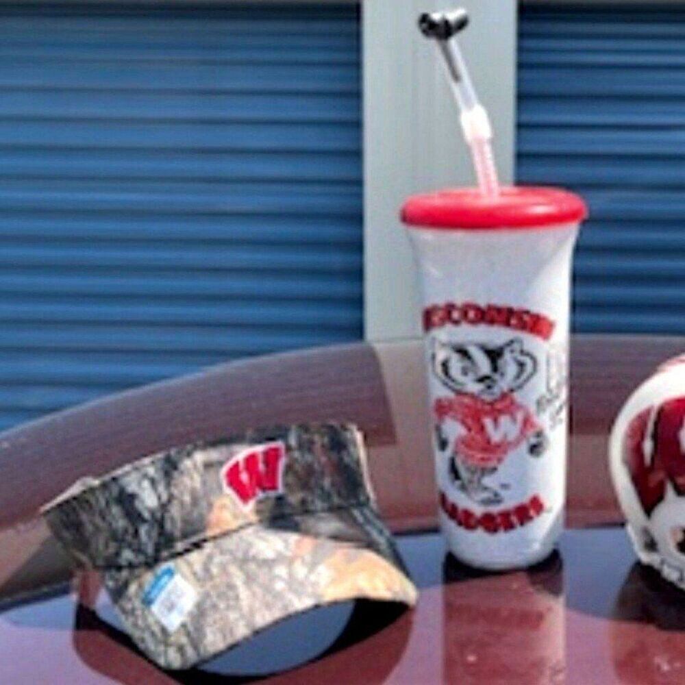 Camouflage Cap & Water Bottle w/ Flexible Straw . Wisconsin Badgers